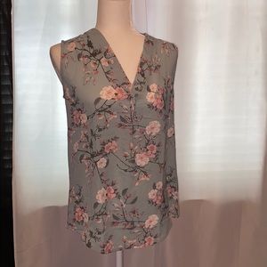 Light green floral print top